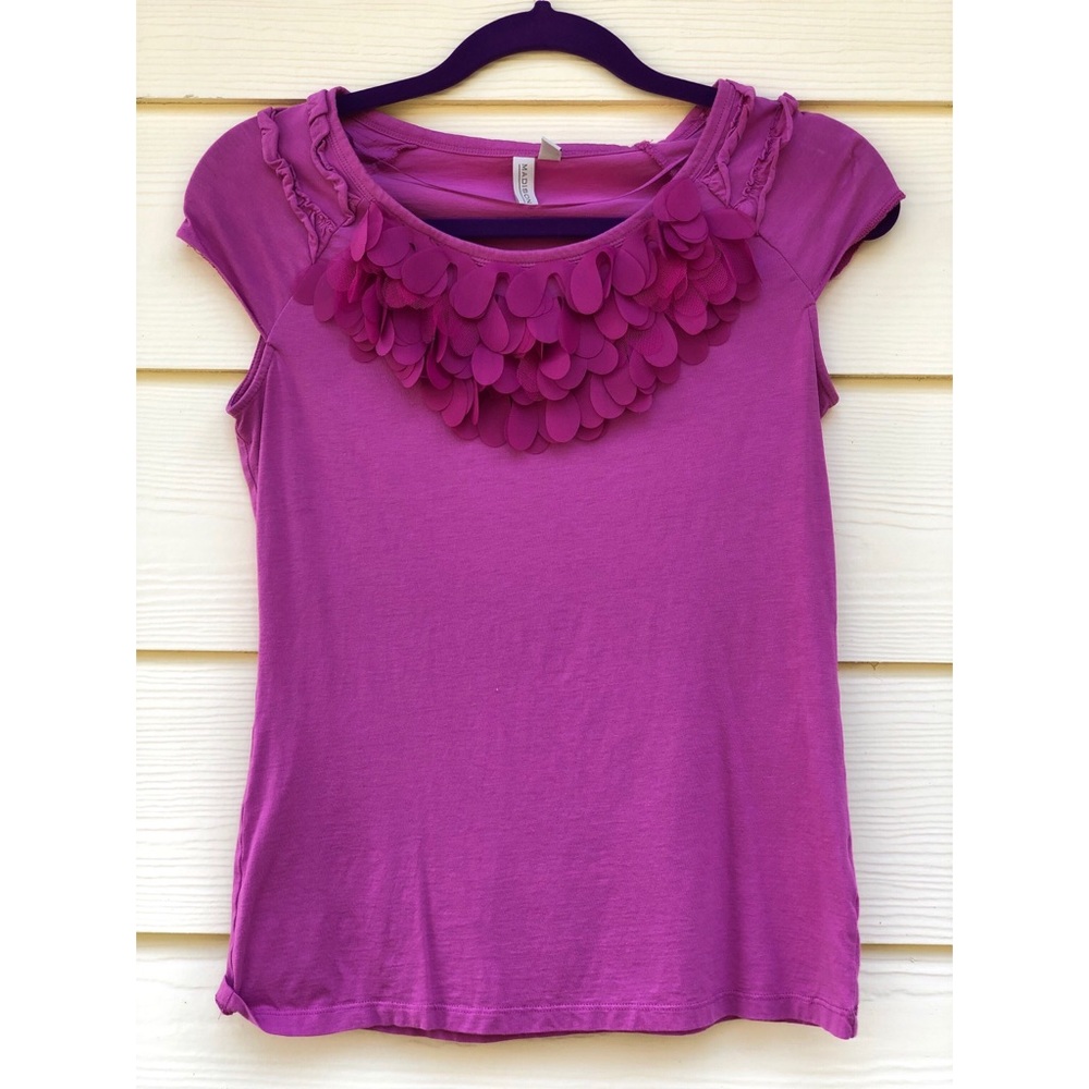 🌼Cute pink shirt with ruffles
